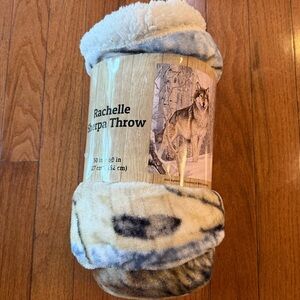 Rachelle Sherpa Throw‎ Wolf Blanket/Nature Theme Cream and Gray Brand New